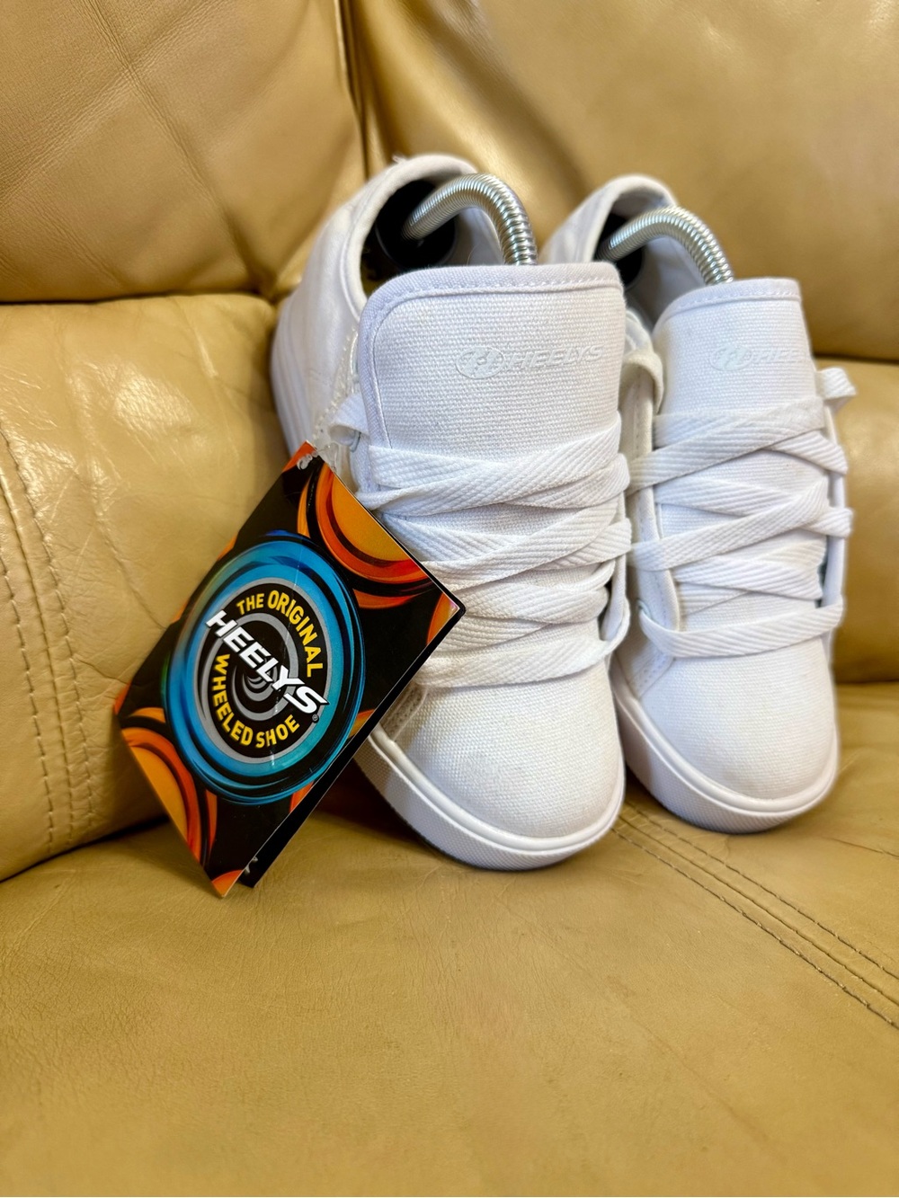 Heelys HES10454 White Canvas Wheeled Sneakers Kids Youth 3 NWT